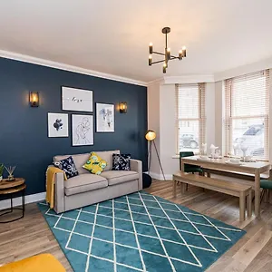 Stylish With Garden Near The , Bournemouth United Kingdom